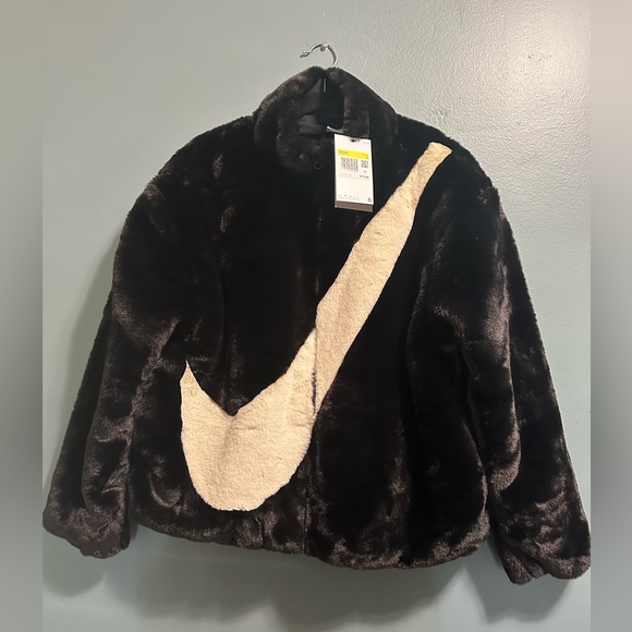 Nike Women's Sportswear Faux Fur Oversized Swoosh Jacket Black DM1759-010 Size S - Picture 1 of 8